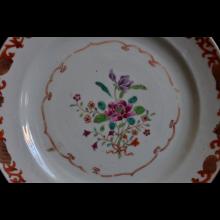 Paire d'assiettes en Famille rose
